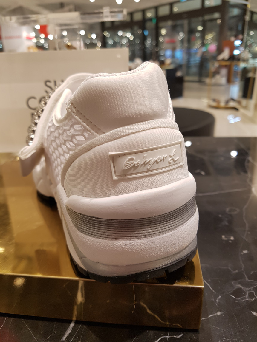 <b><p>Shu Comma Bonnie melody Slip- White DG4DX17066WHT</p></b><b><p>シューコンマみる メロディ スリップオン ホワイト DG4DX17066WHT 個性のある感じ</p></b><br /><br /><p align='center'>