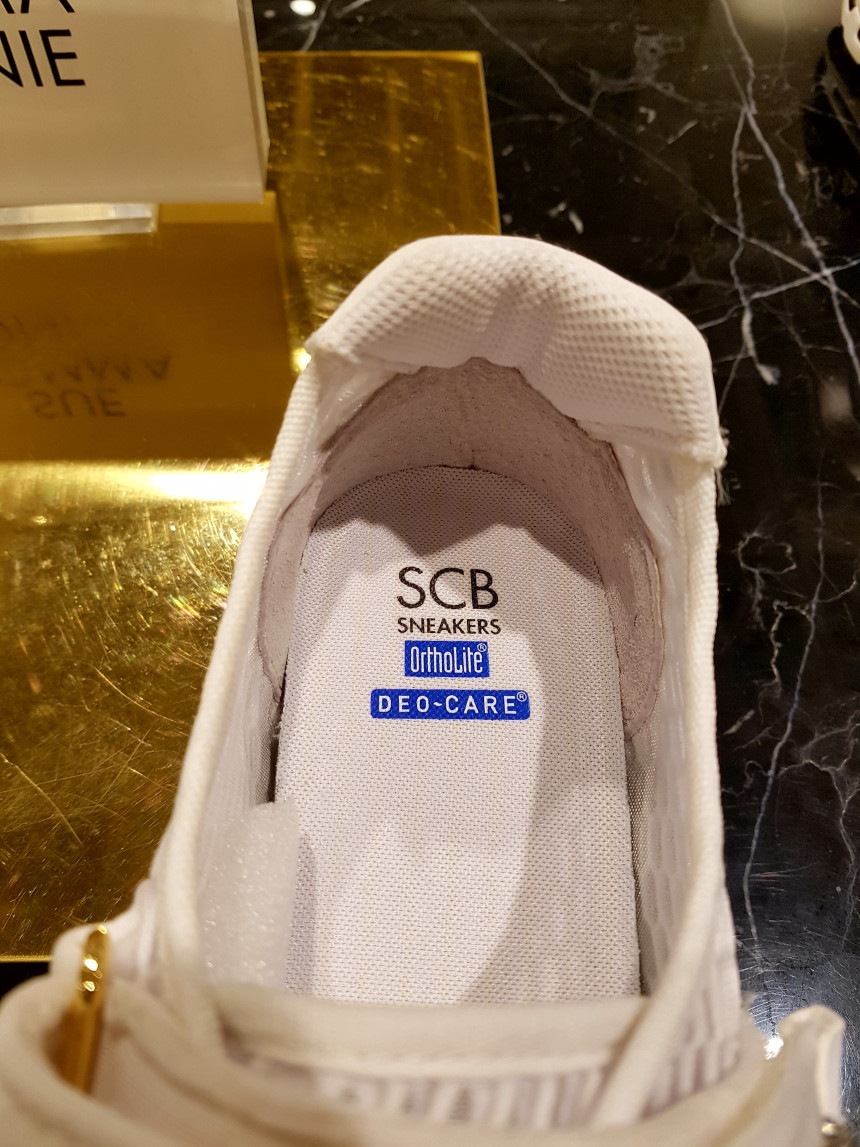 <b><p>Shu Comma Bonnie melody Sneakers White DG4DX17067W</p></b><b><p>シューコンマみる メロディ スニーカー ホワイト DG4DX17067WHT 個性のある感じ</p></b><br /><br /><p align='center'>