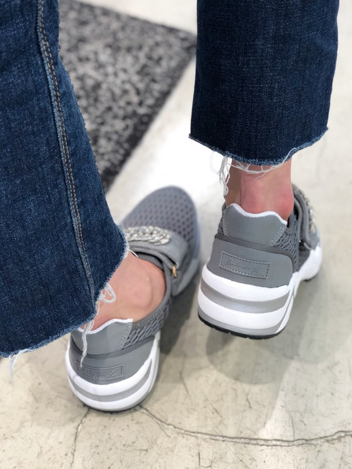 <b><p>Shu Comma Bonnie melody Mei Sneakers Gray</p></b><b><p>シューコンマみる メロディ メッ スニーカー グレー DG4DX17067GRY</p></b><br /><br /><p align='center'>