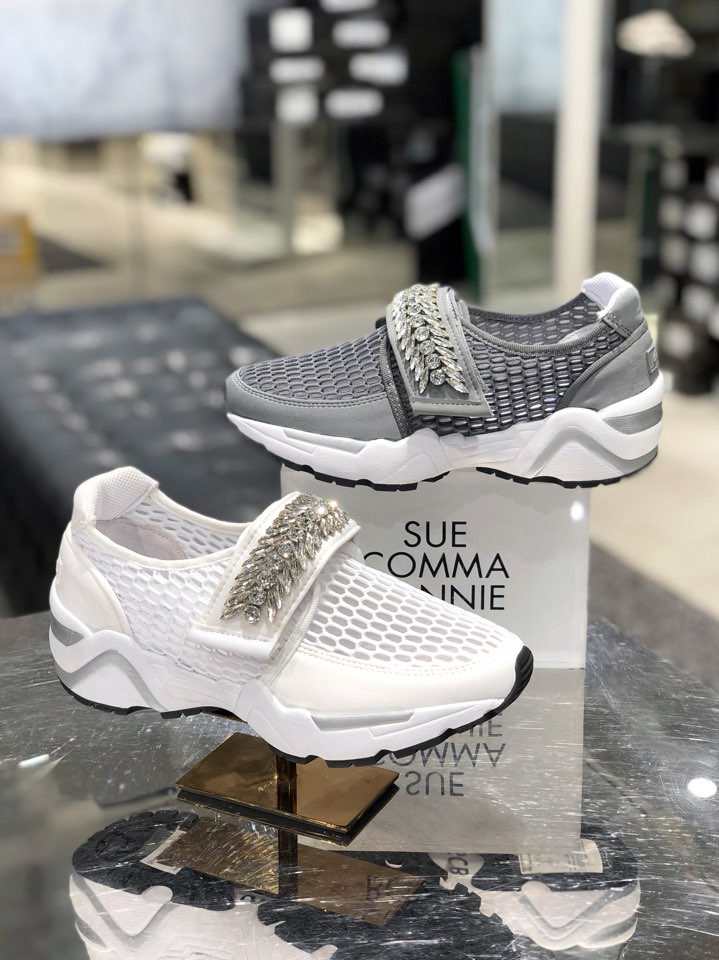 <b><p>Shu Comma Bonnie melody Mei Sneakers Gray</p></b><b><p>シューコンマみる メロディ メッ スニーカー グレー DG4DX17067GRY</p></b><br /><br /><p align='center'>