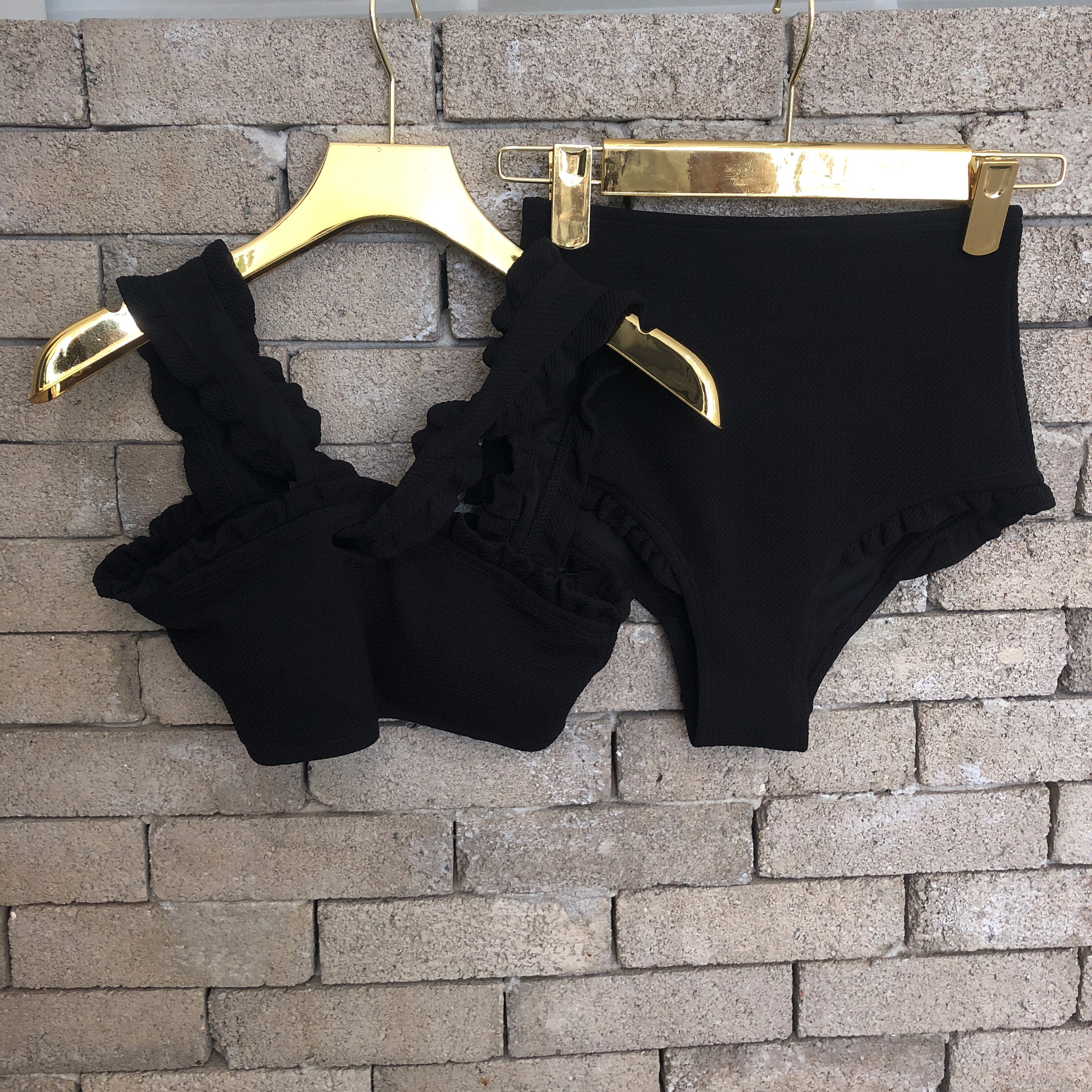 <b><p>Halter High waist Frill bikini Beach look</p></b><b><p>ホルターネック ハイウエスト フリル ビキニ ビーチル 女神水着 さわやかなデザイン</p></b><br /><br /><p align='center'>