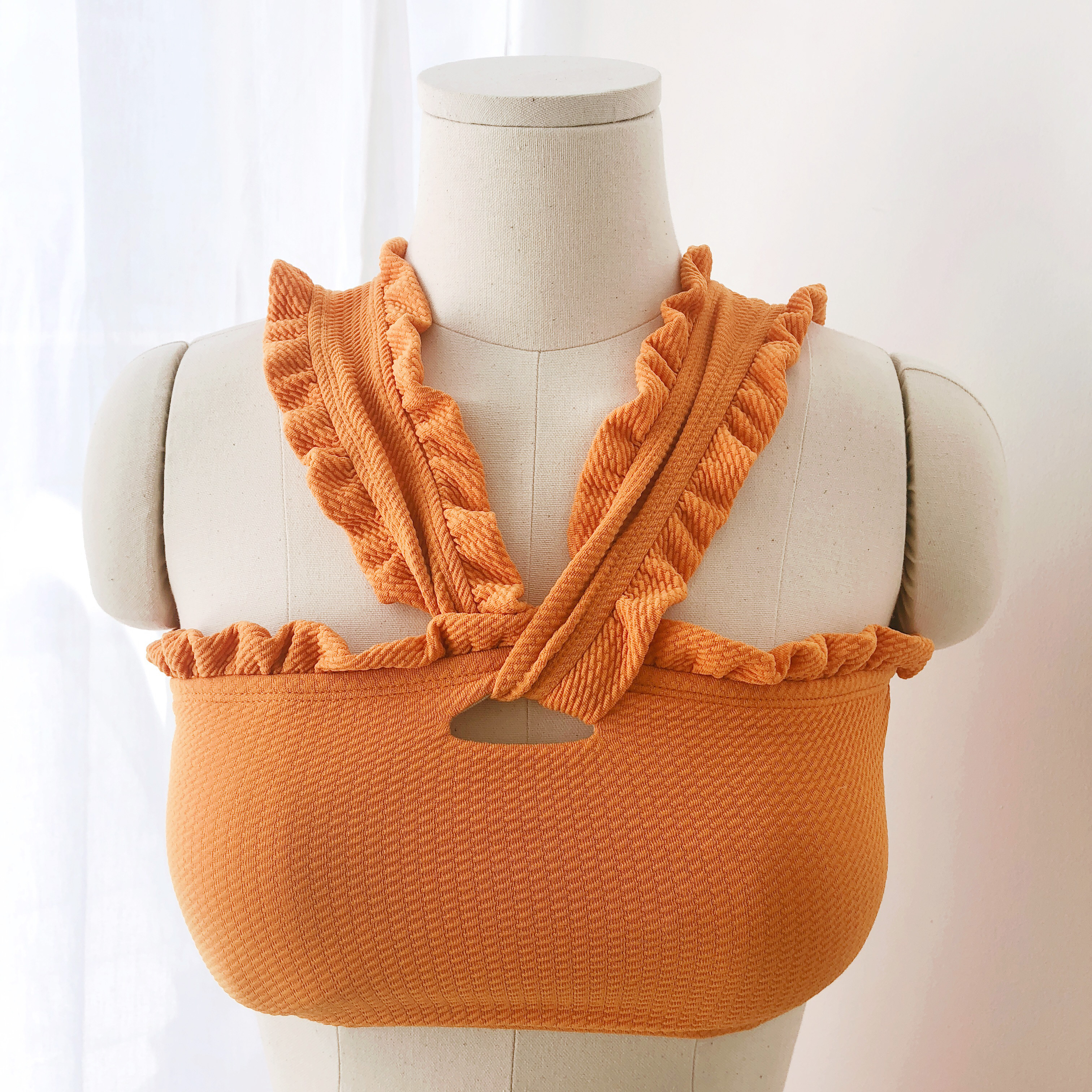 <b><p>Halter High waist Frill bikini Beach look</p></b><b><p>ホルターネック ハイウエスト フリル ビキニ ビーチル 女神水着 さわやかなデザイン</p></b><br /><br /><p align='center'>