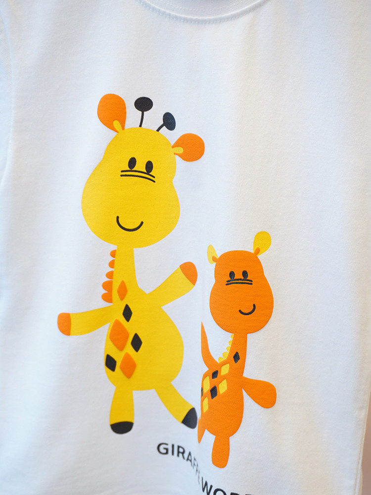 <b><p>giraffe Short sleeves T-sht col Nice touch</p></b><b><p>キリン 半袖 Tシャツ 3 色 肌触りの良い 姉妹ルックコーディネート 女の子 オルジプファッション</p></b><br /><br /><p align='center'>