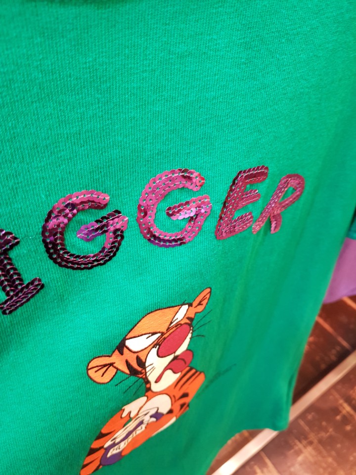 <b><p>Disney Tiger Sequins T-shirt</p></b><b><p>ディズニー タイガー スパンコール Tシャツ</p></b><br /><br /><p align='center'>