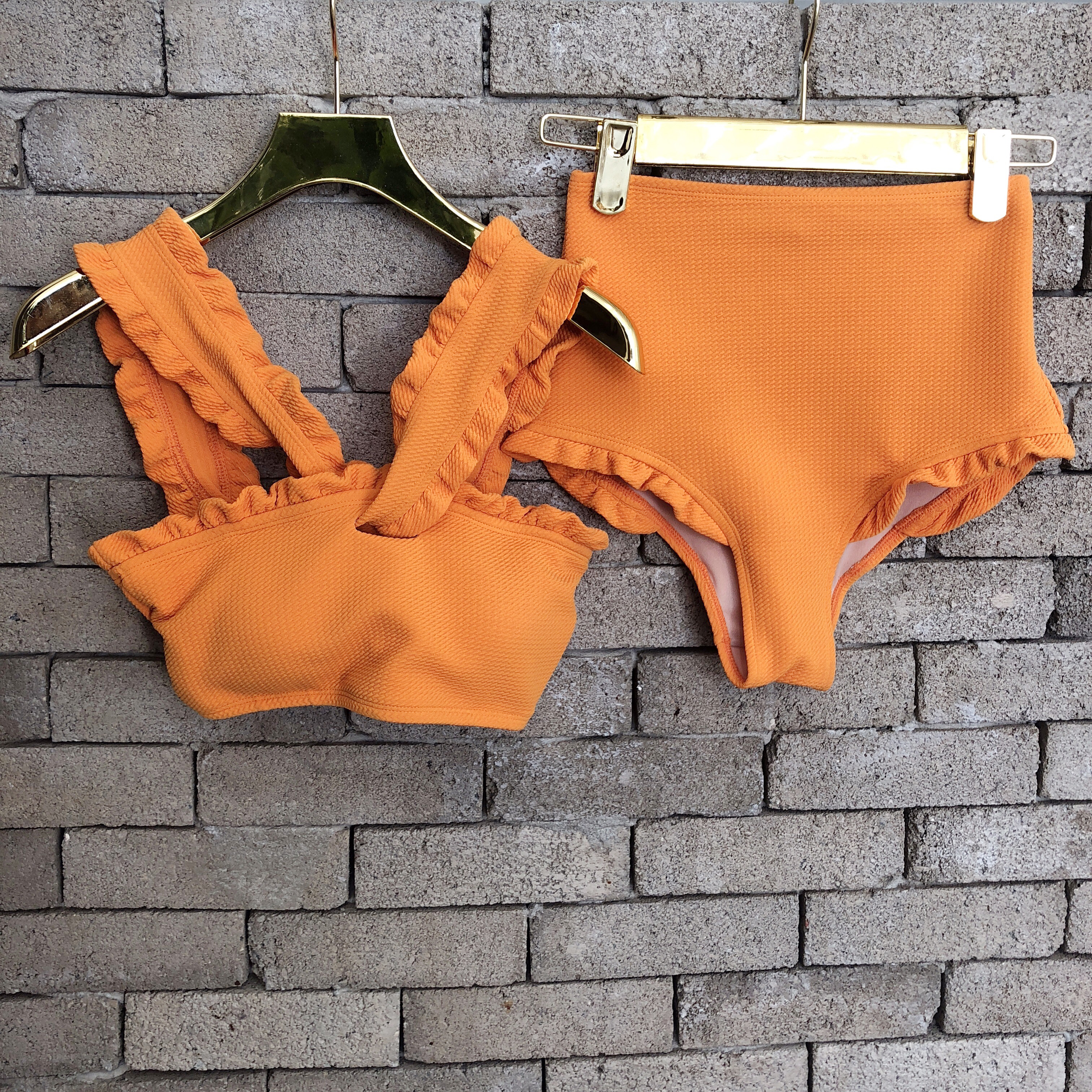 <b><p>Halter High waist Frill bikini Beach look</p></b><b><p>ホルターネック ハイウエスト フリル ビキニ ビーチル 女神水着 さわやかなデザイン</p></b><br /><br /><p align='center'>