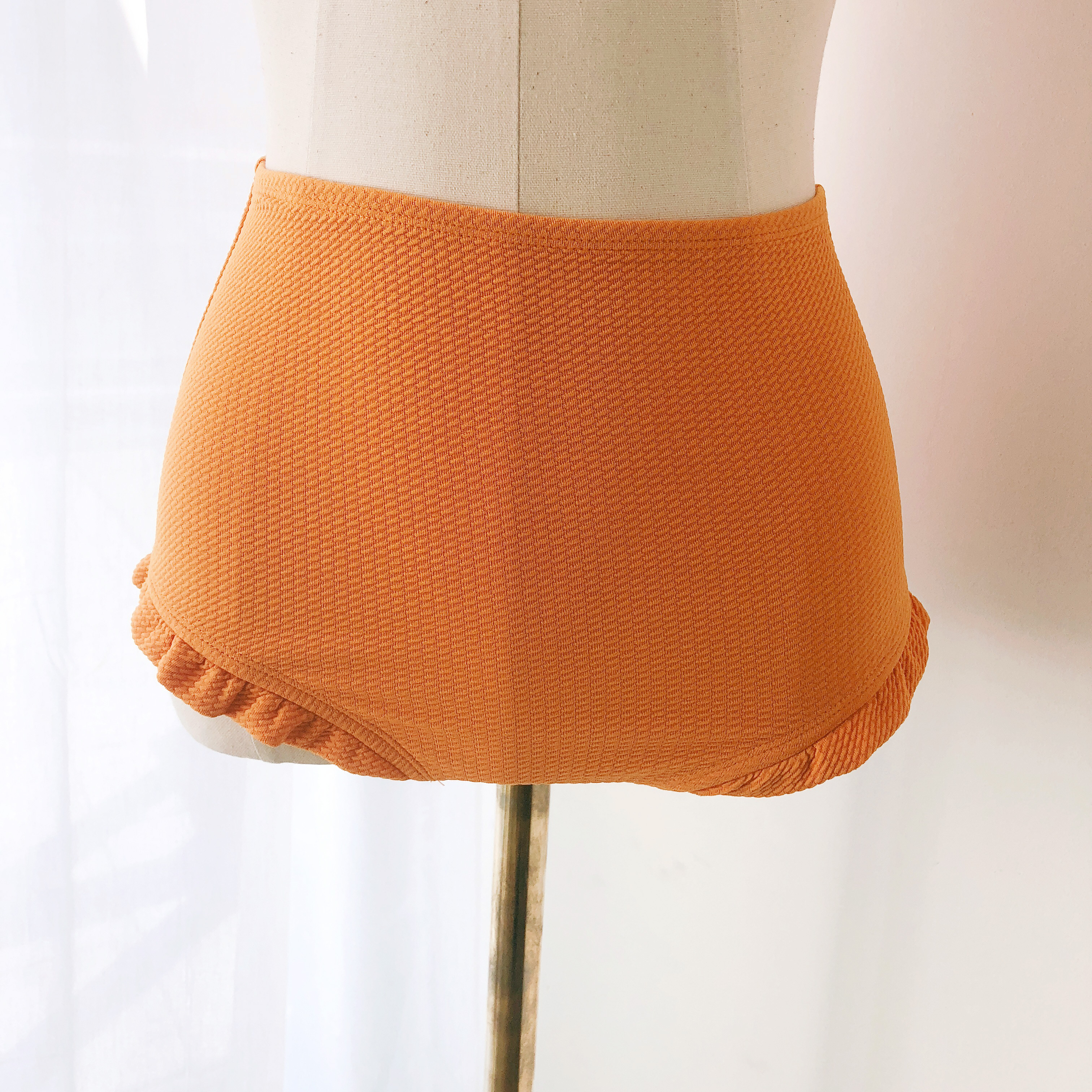 <b><p>Halter High waist Frill bikini Beach look</p></b><b><p>ホルターネック ハイウエスト フリル ビキニ ビーチル 女神水着 さわやかなデザイン</p></b><br /><br /><p align='center'>