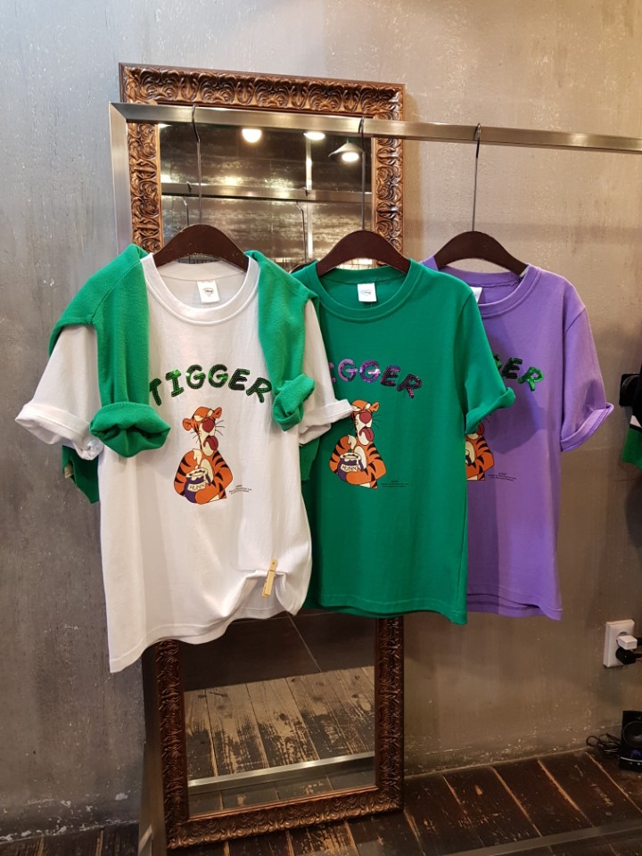 <b><p>Disney Tiger Sequins T-shirt</p></b><b><p>ディズニー タイガー スパンコール Tシャツ</p></b><br /><br /><p align='center'>