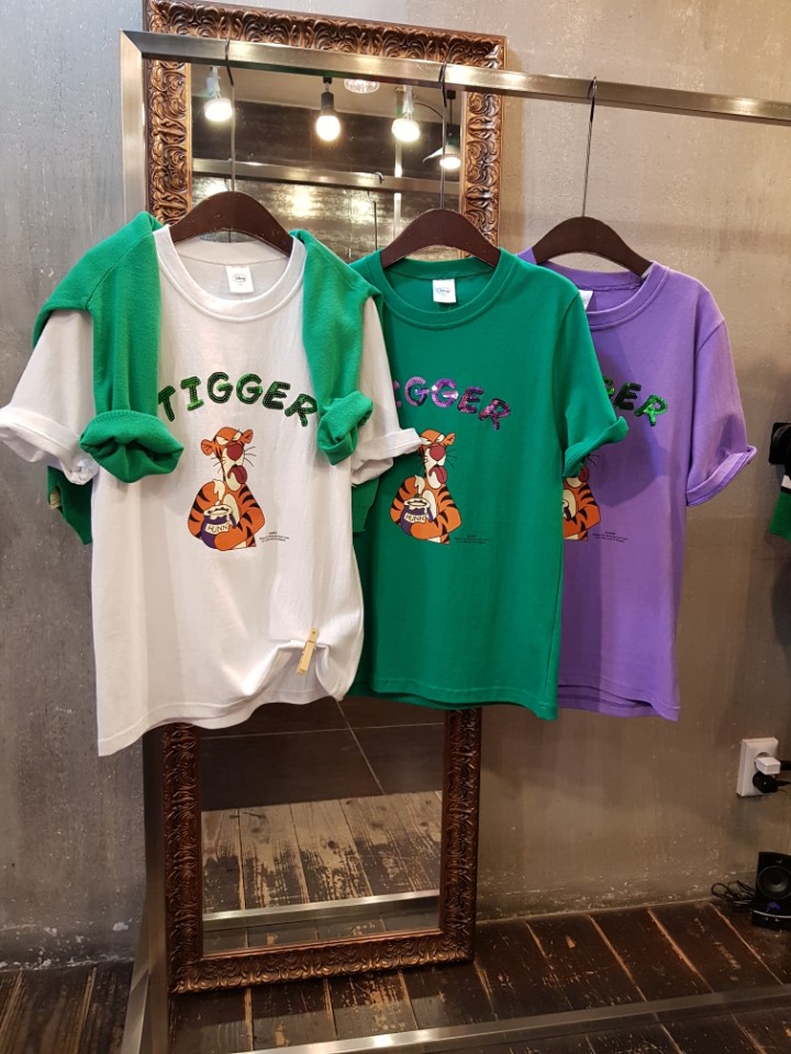 <b><p>Disney Tiger Sequins T-shirt</p></b><b><p>ディズニー タイガー スパンコール Tシャツ</p></b><br /><br /><p align='center'>