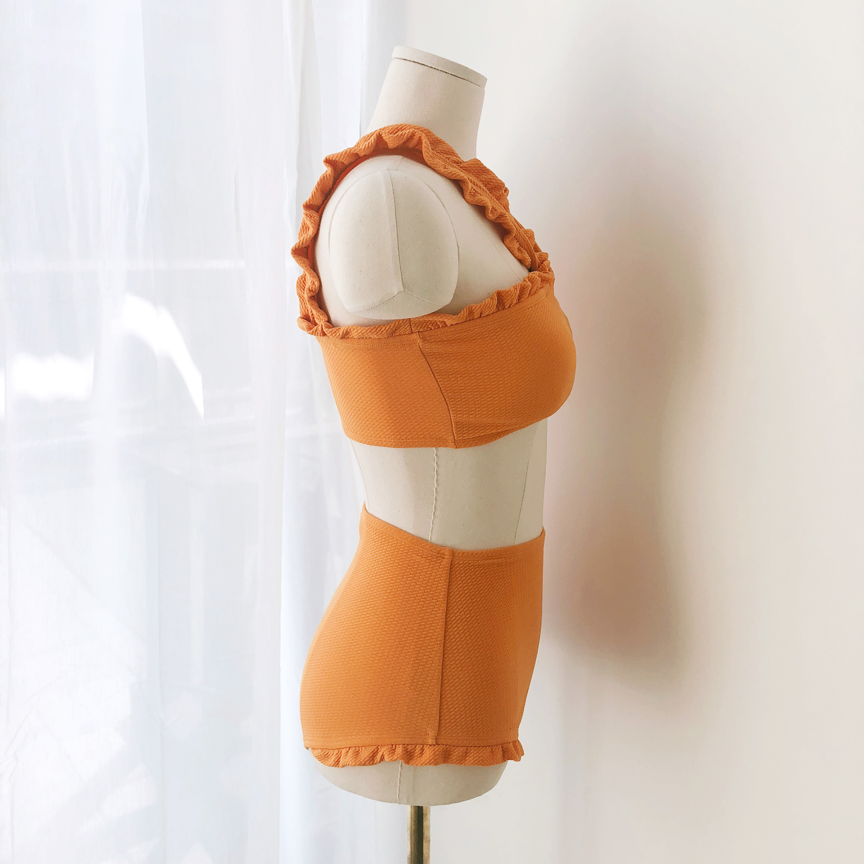 <b><p>Halter High waist Frill bikini Beach look</p></b><b><p>ホルターネック ハイウエスト フリル ビキニ ビーチル 女神水着 さわやかなデザイン</p></b><br /><br /><p align='center'>