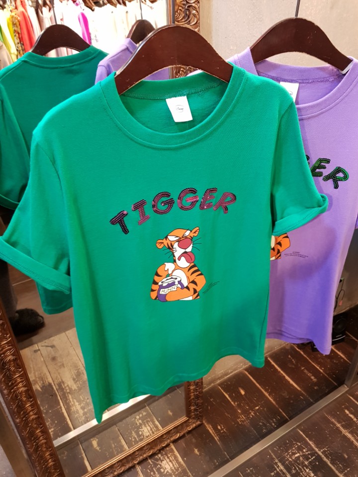 <b><p>Disney Tiger Sequins T-shirt</p></b><b><p>ディズニー タイガー スパンコール Tシャツ</p></b><br /><br /><p align='center'>
