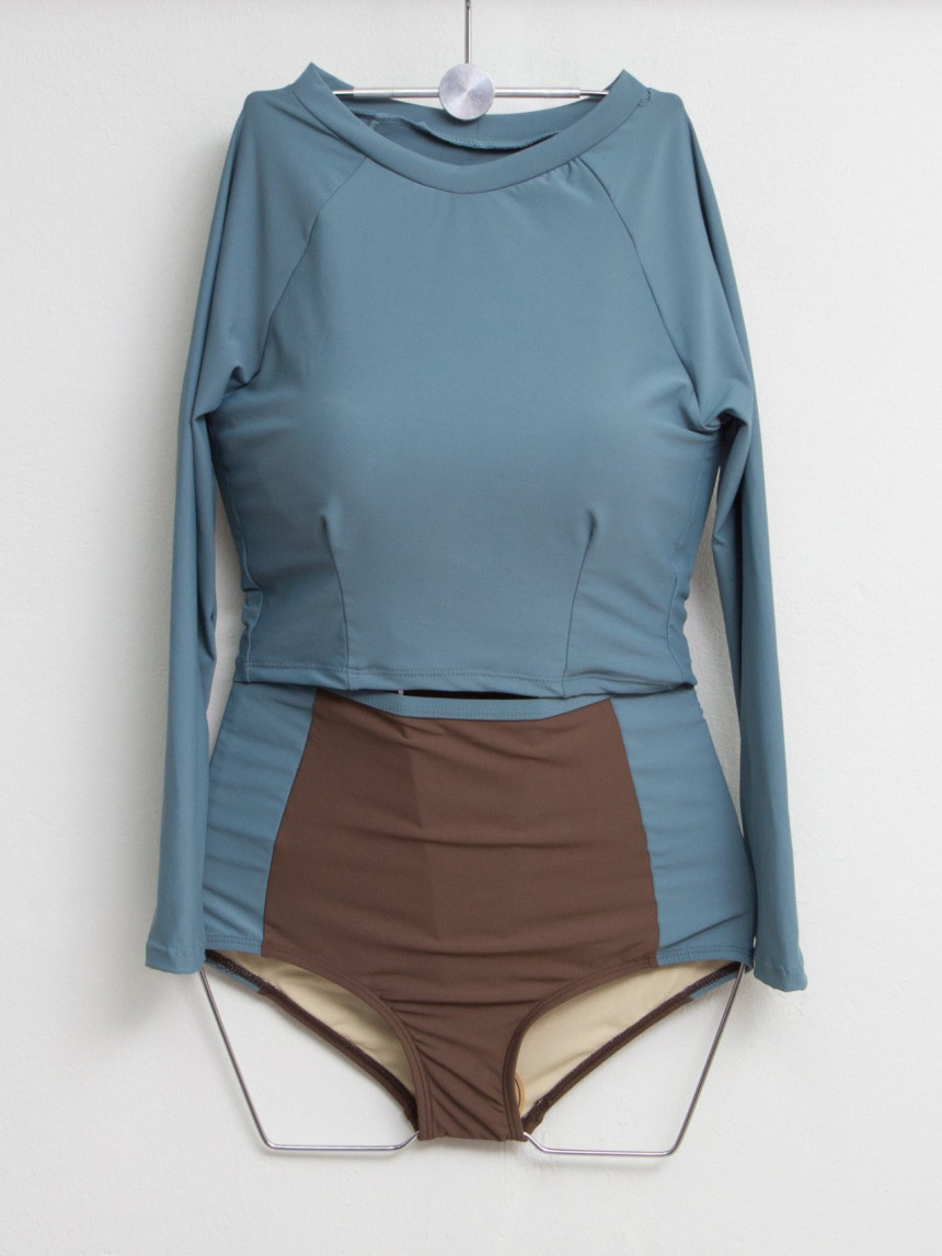 <b><p>Lg sleeve High waist Two Piece bikini non</p></b><b><p>長袖 ハイウエスト ツーピース ビキニ 清純 セクシー水着 特異な シンプルなパターン</p></b><br /><br /><p align='center'>