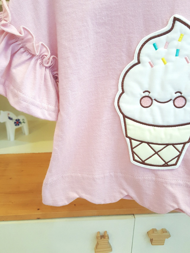 <b><p>puff tea 2color cutie Lovely T-shirt Buse</p></b><b><p>シュークリーム ラッフルティー 2色 耳詠 ラブTシャツ ブラウス どこでもよく似合う</p></b><br /><br /><p align='center'>