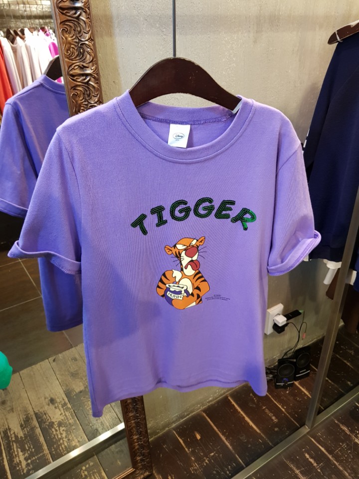 <b><p>Disney Tiger Sequins T-shirt</p></b><b><p>ディズニー タイガー スパンコール Tシャツ</p></b><br /><br /><p align='center'>