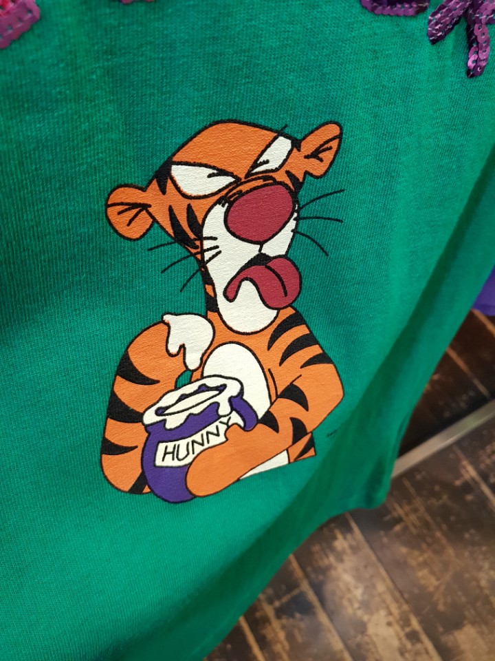 <b><p>Disney Tiger Sequins T-shirt</p></b><b><p>ディズニー タイガー スパンコール Tシャツ</p></b><br /><br /><p align='center'>