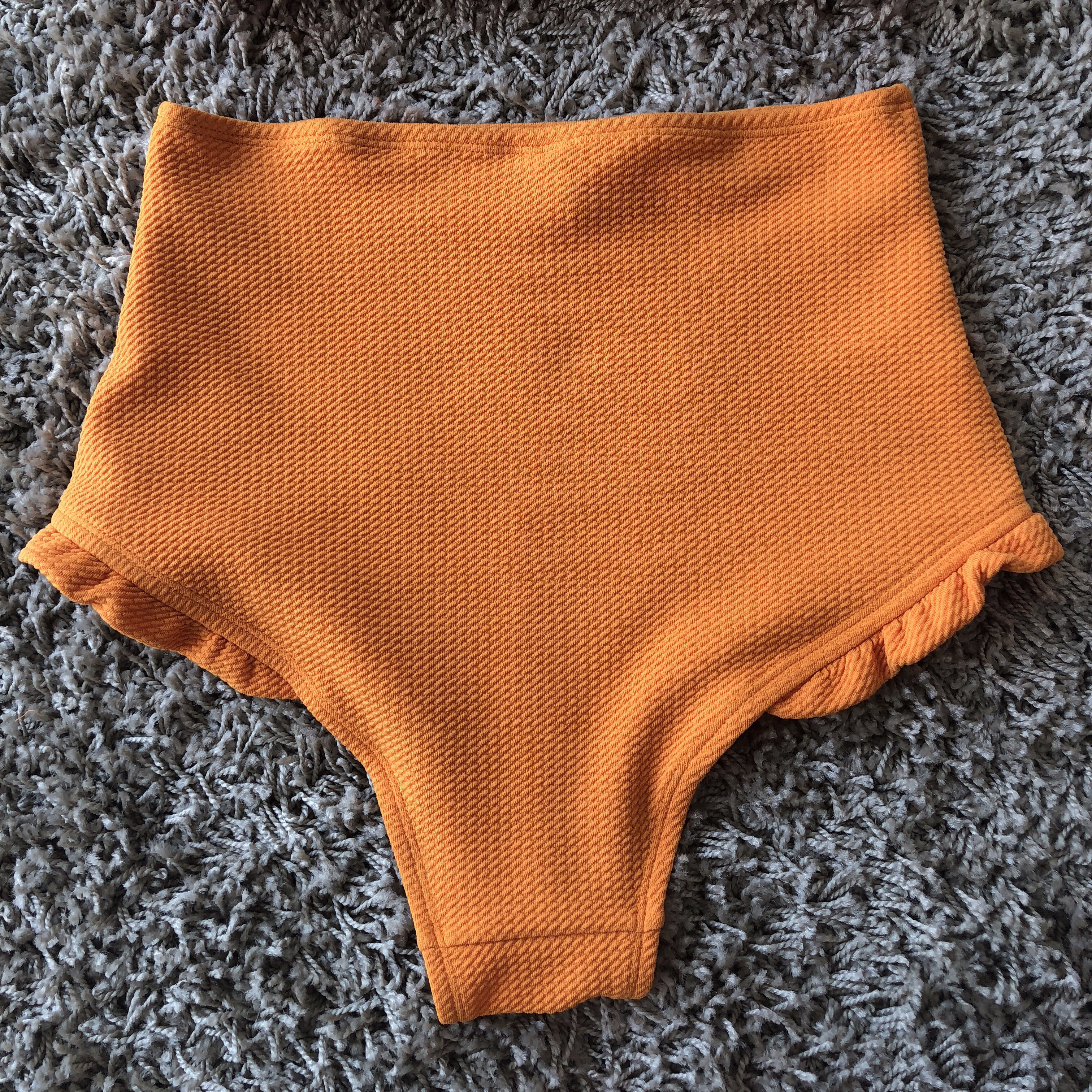 <b><p>Halter High waist Frill bikini Beach look</p></b><b><p>ホルターネック ハイウエスト フリル ビキニ ビーチル 女神水着 さわやかなデザイン</p></b><br /><br /><p align='center'>