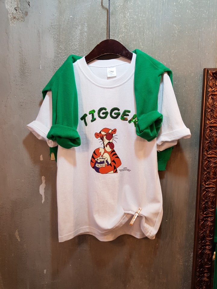 <b><p>Disney Tiger Sequins T-shirt</p></b><b><p>ディズニー タイガー スパンコール Tシャツ</p></b><br /><br /><p align='center'>