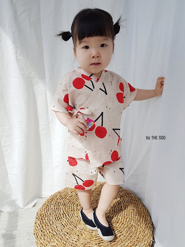 <b><p>More Jin Bay child Yukata life Han bok High</p></b><b><p>ドス ジンベイ 幼児 浴衣 生活 韓服 サンハボク 子供服セット 休暇ルック バカンス</p></b><br /><br /><p align='center'>
