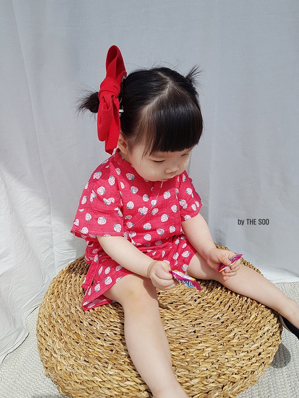 <b><p>More Jin Bay child Yukata life Han bok High</p></b><b><p>ドス ジンベイ 幼児 浴衣 生活 韓服 サンハボク 子供服セット 休暇ルック バカンス</p></b><br /><br /><p align='center'>