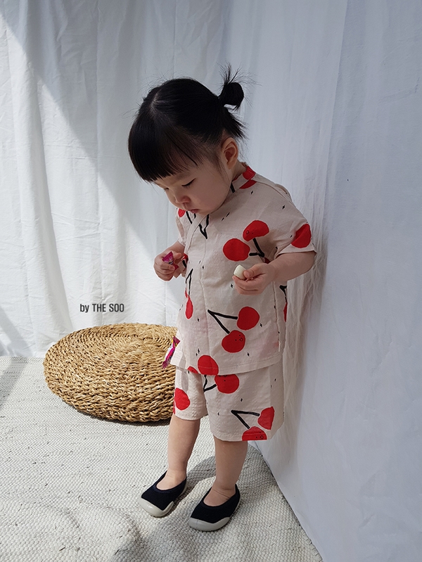 <b><p>More Jin Bay child Yukata life Han bok High</p></b><b><p>ドス ジンベイ 幼児 浴衣 生活 韓服 サンハボク 子供服セット 休暇ルック バカンス</p></b><br /><br /><p align='center'>