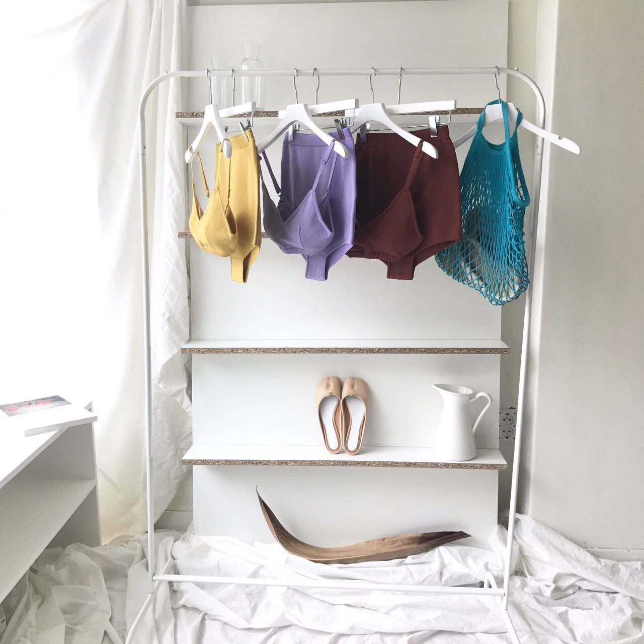 <b><p>color neat bikini 2r High waist triangle</p></b><b><p>カラー ニット ビキニ 2色 ハイウエスト 三角 ブリーフ 水着 セヌ</p></b><br /><br /><p align='center'>