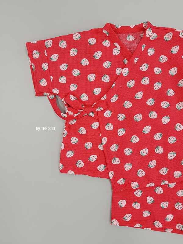 <b><p>More Jin Bay child Yukata life Han bok High</p></b><b><p>ドス ジンベイ 幼児 浴衣 生活 韓服 サンハボク 子供服セット 休暇ルック バカンス</p></b><br /><br /><p align='center'>