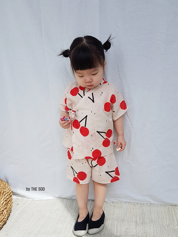 <b><p>More Jin Bay child Yukata life Han bok High</p></b><b><p>ドス ジンベイ 幼児 浴衣 生活 韓服 サンハボク 子供服セット 休暇ルック バカンス</p></b><br /><br /><p align='center'>