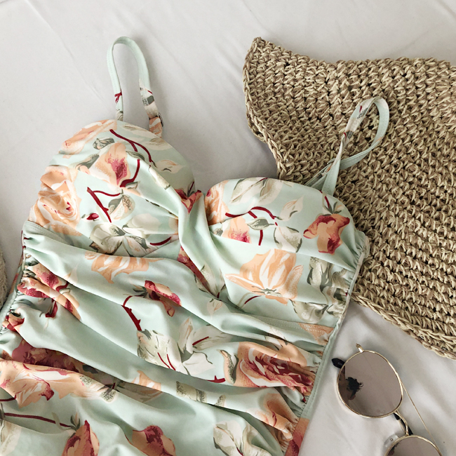 <b><p>wire Shring flower Monoki New bath suit lyd</p></b><b><p>ワイヤー シャーリング フラワー モノキニ 神幸水着 新婚て ビーチ ワンピース非</p></b><br /><br /><p align='center'>