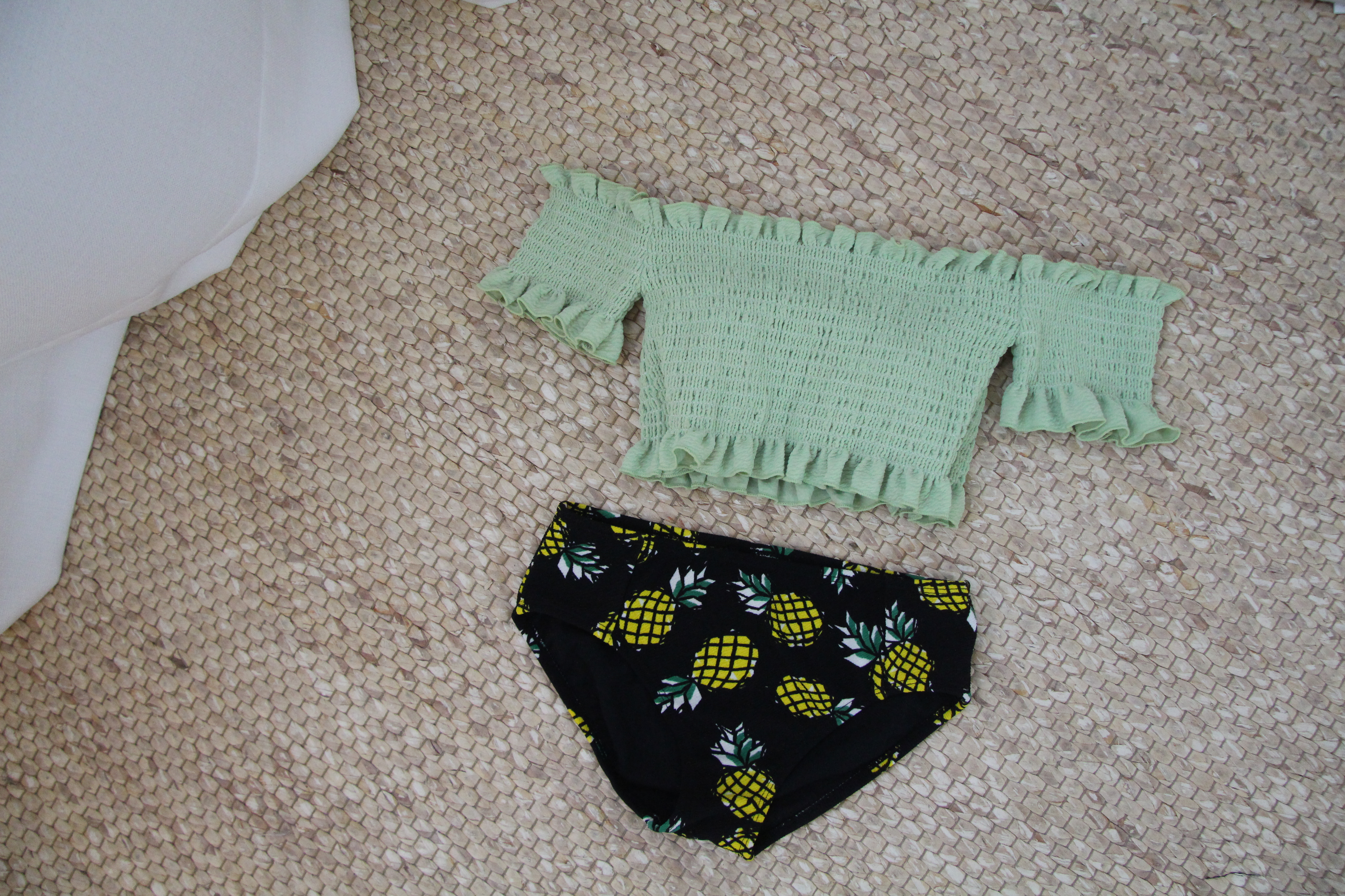 <b><p>pineapple off biki Casual swimwr convenient</p></b><b><p>パイナップル オフ ビキニ カジュアル水着 便利な ビーチコーディネート ラブリー</p></b><br /><br /><p align='center'>