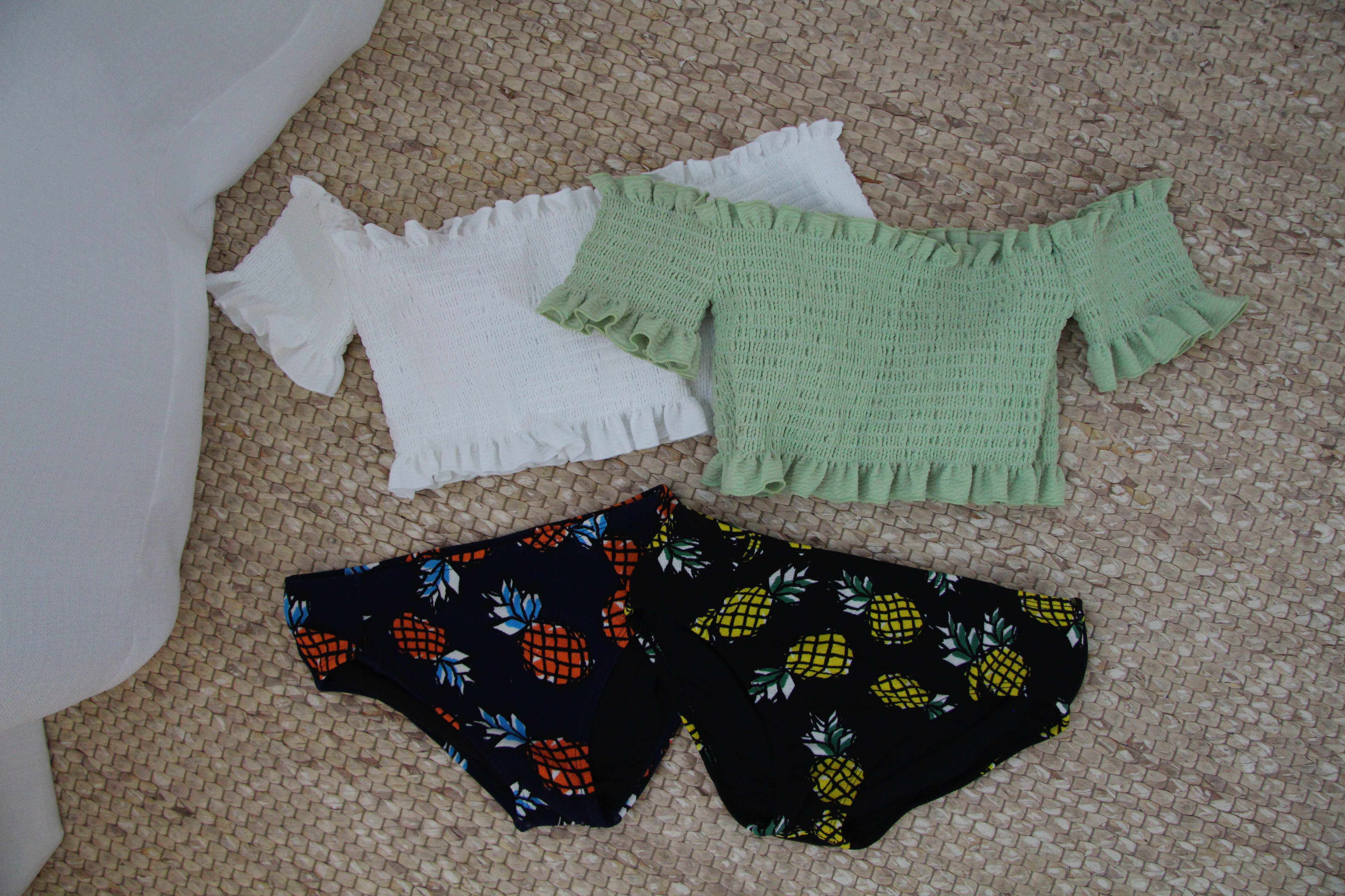 <b><p>pineapple off biki Casual swimwr convenient</p></b><b><p>パイナップル オフ ビキニ カジュアル水着 便利な ビーチコーディネート ラブリー</p></b><br /><br /><p align='center'>