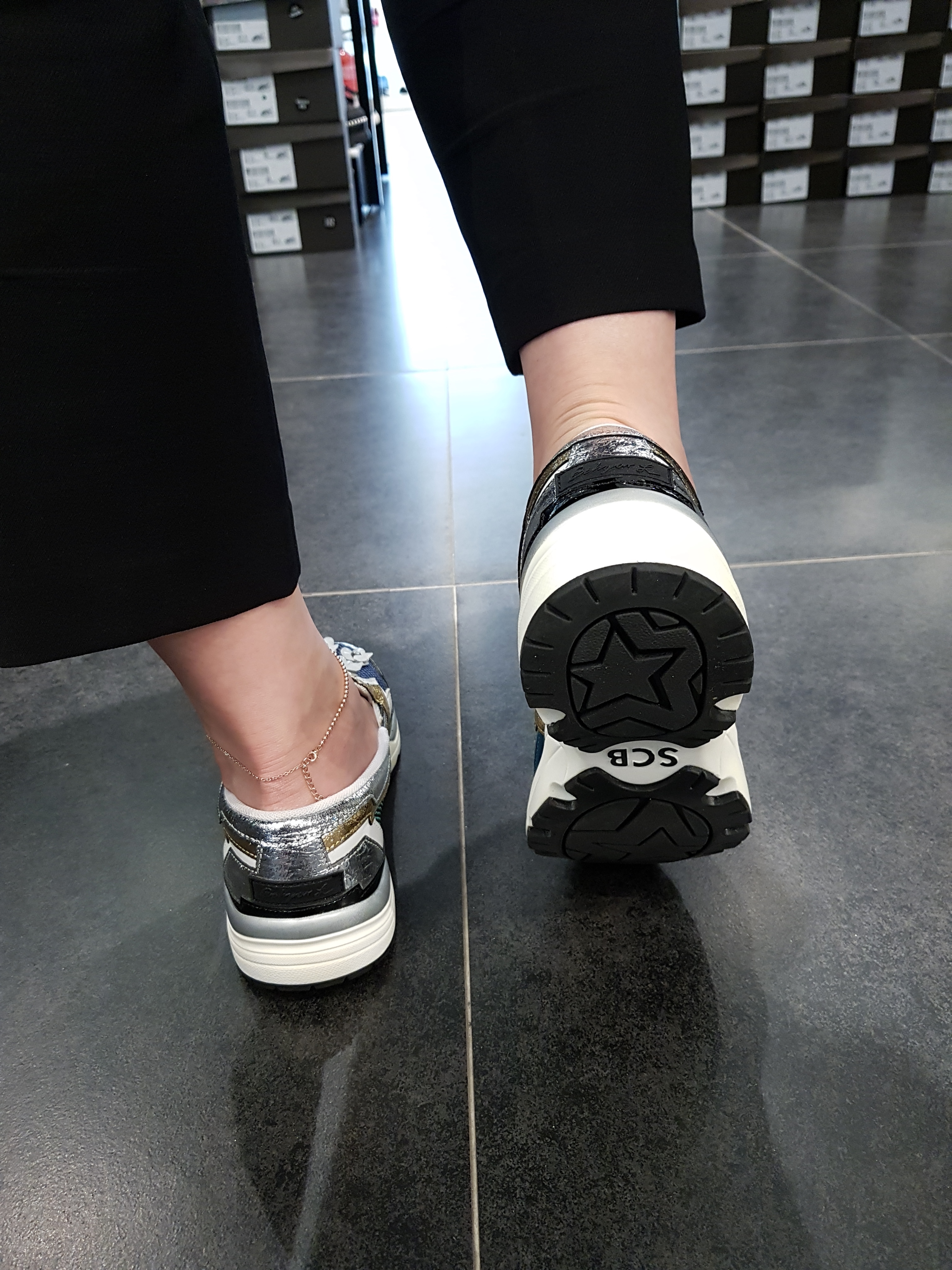 <b><p>Shu Comma Bonnie Bloss Slip- Navy DG4DX16001BLU</p></b><b><p>シューコンマみる ブロッサム スリップオン ネイビー DG4DX16001BLU</p></b><br /><br /><p align='center'>