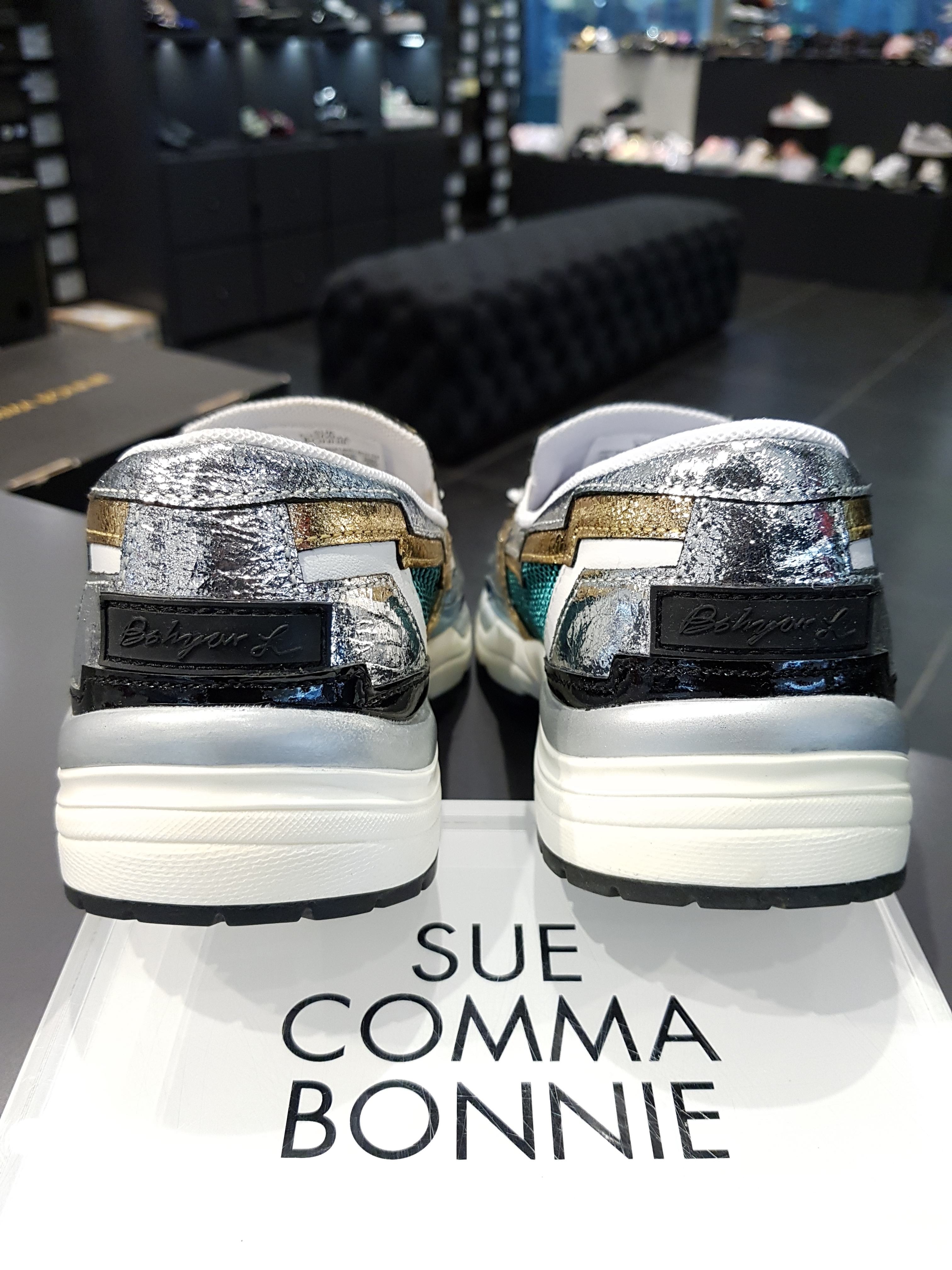 <b><p>Shu Comma Bonnie Bloss Slip- Navy DG4DX16001BLU</p></b><b><p>シューコンマみる ブロッサム スリップオン ネイビー DG4DX16001BLU</p></b><br /><br /><p align='center'>