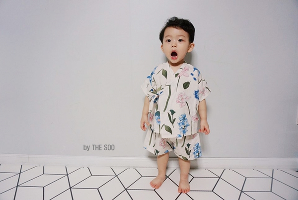 <b><p>More Jin Bay child Yukata life Han bok High</p></b><b><p>ドス ジンベイ 幼児 浴衣 生活 韓服 サンハボク 子供服セット 休暇ルック バカンス</p></b><br /><br /><p align='center'>