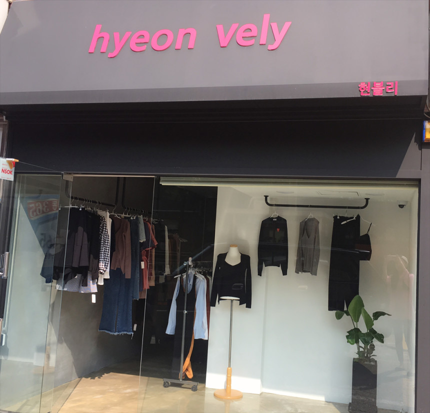 <b><p>High waist Off shoulder Frill bikini swimsuit</p></b><b><p>ハイウエスト オフショルダー フリル ビキニ 水着 ニット 新婚旅行 バカンスルック</p></b><br /><br /><p align='center'>