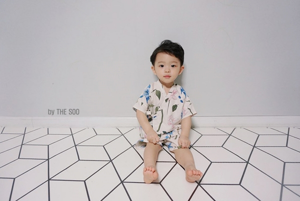 <b><p>More Jin Bay child Yukata life Han bok High</p></b><b><p>ドス ジンベイ 幼児 浴衣 生活 韓服 サンハボク 子供服セット 休暇ルック バカンス</p></b><br /><br /><p align='center'>