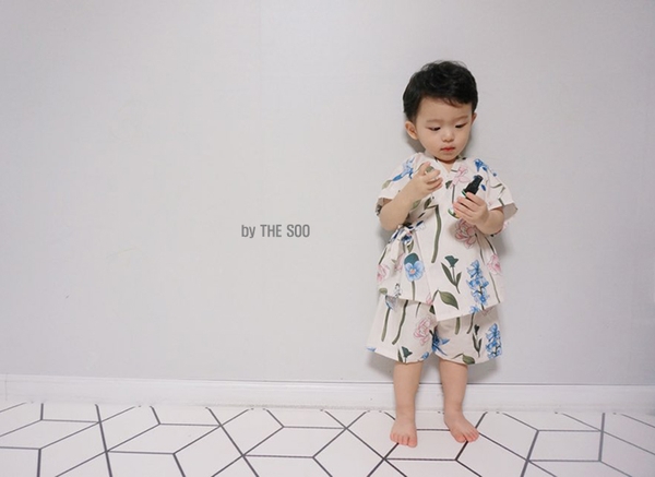 <b><p>More Jin Bay child Yukata life Han bok High</p></b><b><p>ドス ジンベイ 幼児 浴衣 生活 韓服 サンハボク 子供服セット 休暇ルック バカンス</p></b><br /><br /><p align='center'>