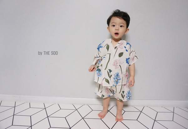 <b><p>More Jin Bay child Yukata life Han bok High</p></b><b><p>ドス ジンベイ 幼児 浴衣 生活 韓服 サンハボク 子供服セット 休暇ルック バカンス</p></b><br /><br /><p align='center'>