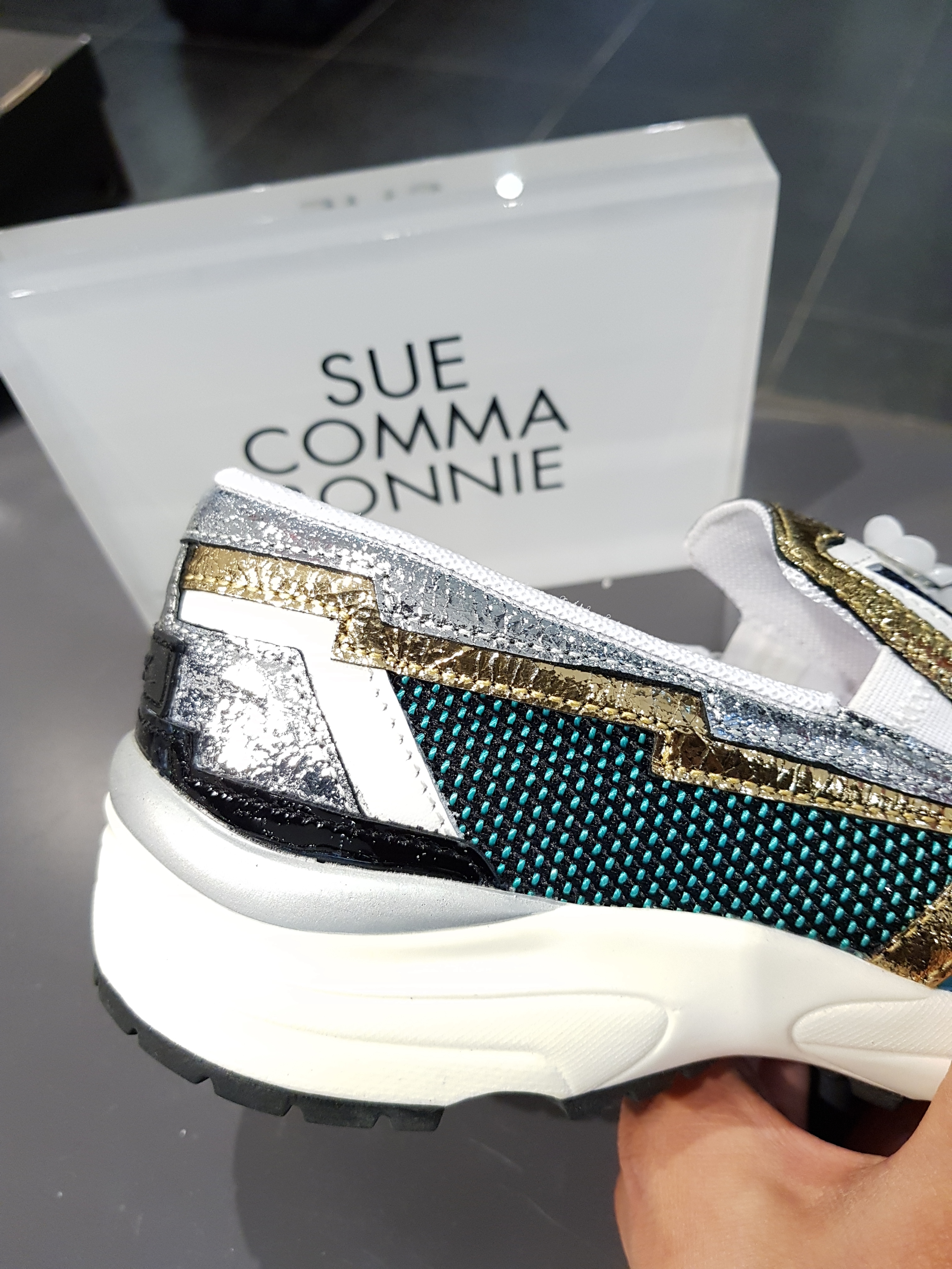 <b><p>Shu Comma Bonnie Bloss Slip- Navy DG4DX16001BLU</p></b><b><p>シューコンマみる ブロッサム スリップオン ネイビー DG4DX16001BLU</p></b><br /><br /><p align='center'>