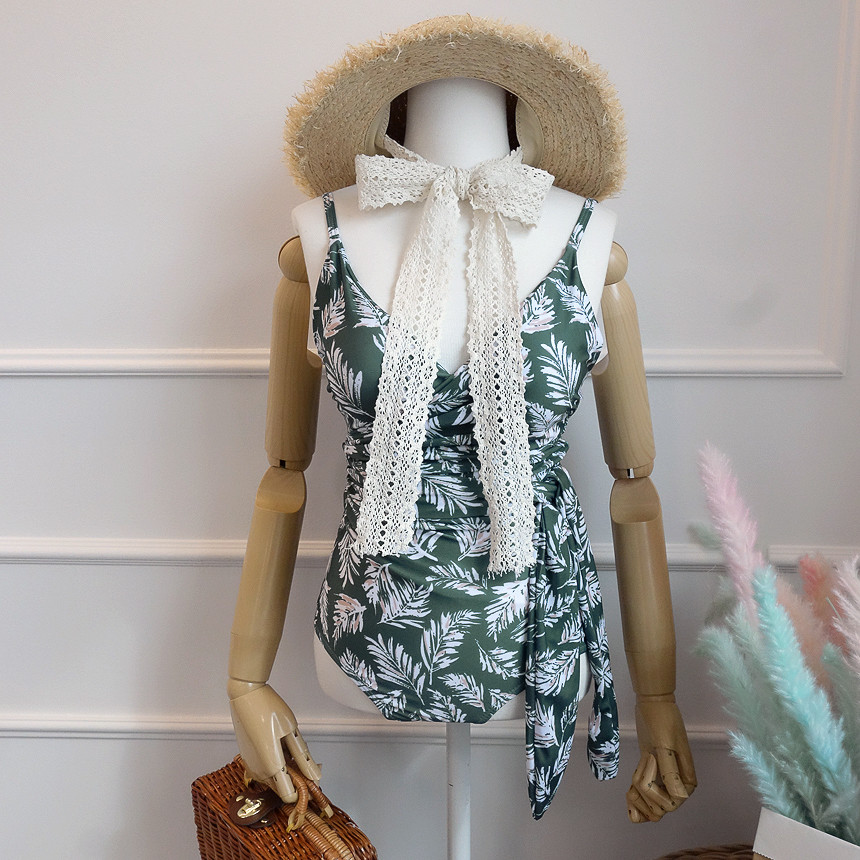 <b><p>Leaf lab Monokini Uque Swimwr Bch Cody Vacati</p></b><b><p>リーフ ラップ モノキニ ユニーク水着 ビーチコーディネート バカンスウェアルック</p></b><br /><br /><p align='center'>