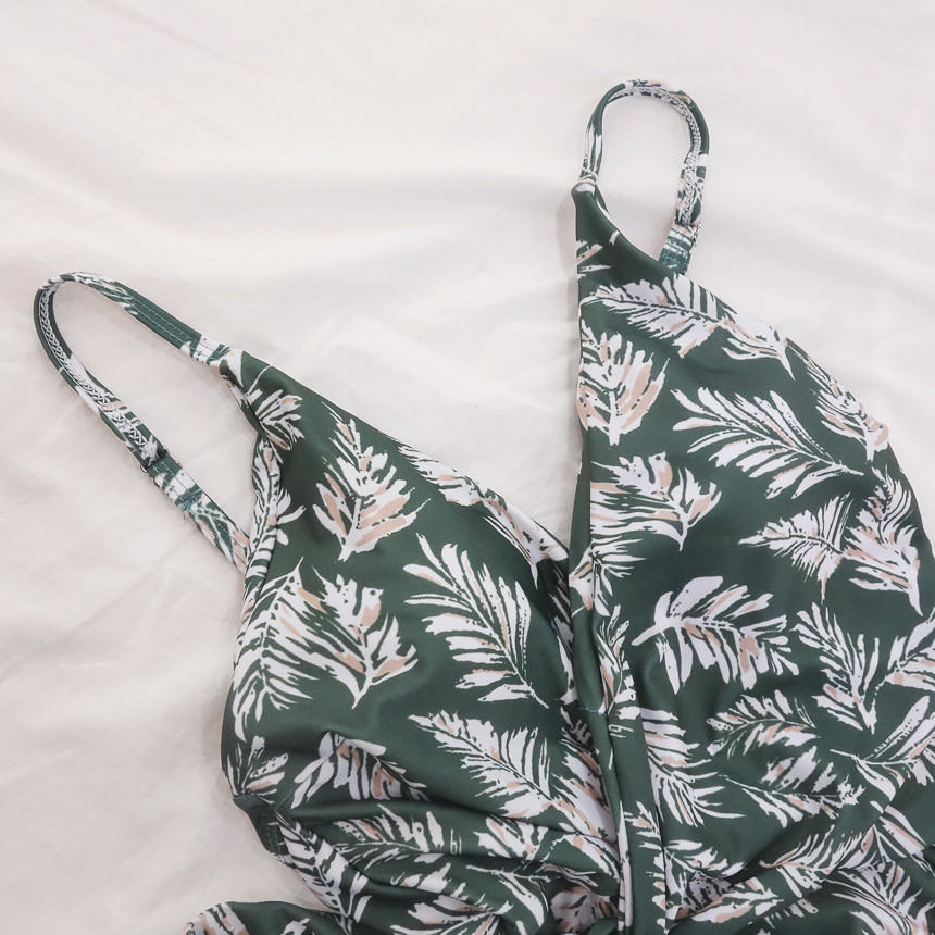 <b><p>Leaf lab Monokini Uque Swimwr Bch Cody Vacati</p></b><b><p>リーフ ラップ モノキニ ユニーク水着 ビーチコーディネート バカンスウェアルック</p></b><br /><br /><p align='center'>