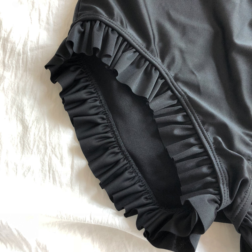 <b><p>Wongpom black Frill bikini</p></b><b><p>ワンポン ブラック フリル ビキニ</p></b><br /><br /><p align='center'>