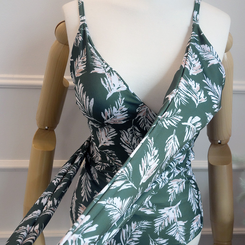 <b><p>Leaf lab Monokini Uque Swimwr Bch Cody Vacati</p></b><b><p>リーフ ラップ モノキニ ユニーク水着 ビーチコーディネート バカンスウェアルック</p></b><br /><br /><p align='center'>