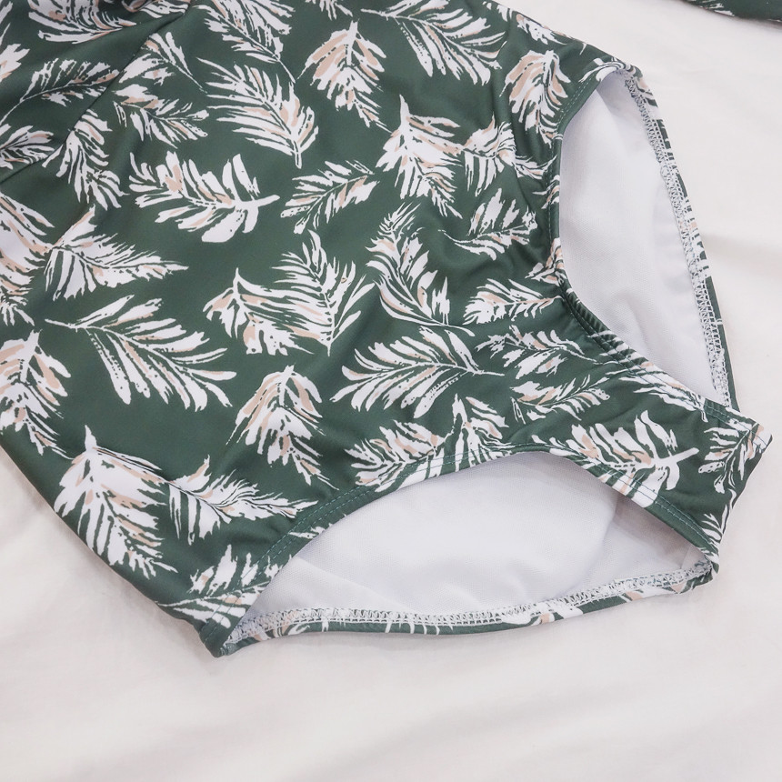 <b><p>Leaf lab Monokini Uque Swimwr Bch Cody Vacati</p></b><b><p>リーフ ラップ モノキニ ユニーク水着 ビーチコーディネート バカンスウェアルック</p></b><br /><br /><p align='center'>