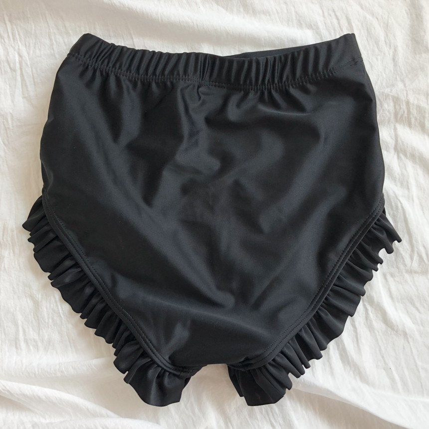 <b><p>Wongpom black Frill bikini</p></b><b><p>ワンポン ブラック フリル ビキニ</p></b><br /><br /><p align='center'>