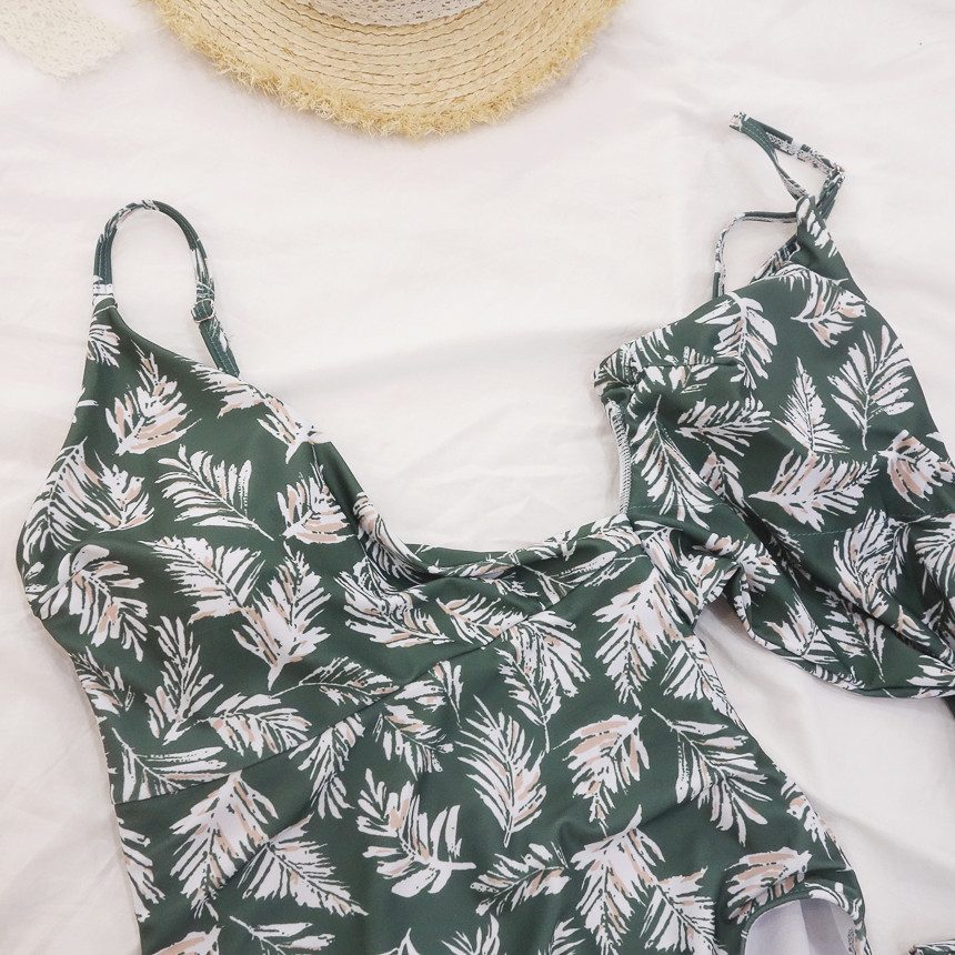 <b><p>Leaf lab Monokini Uque Swimwr Bch Cody Vacati</p></b><b><p>リーフ ラップ モノキニ ユニーク水着 ビーチコーディネート バカンスウェアルック</p></b><br /><br /><p align='center'>