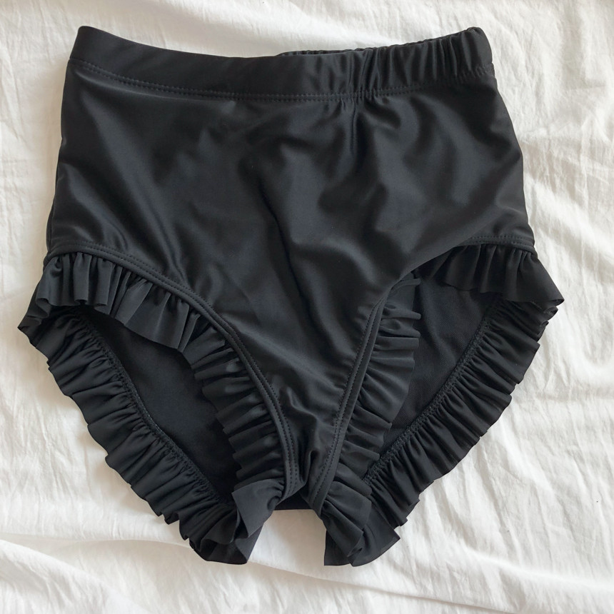 <b><p>Wongpom black Frill bikini</p></b><b><p>ワンポン ブラック フリル ビキニ</p></b><br /><br /><p align='center'>