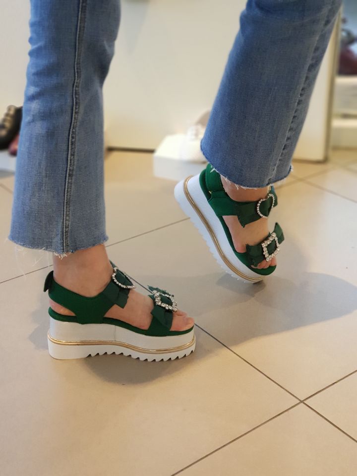 <b><p>Shu Comma Bonnie Sabrina sandal Green DG2AM17008GR</p></b><b><p>シューコンマみる サブリナ サンダル グリーン DG2AM17008GRN 夏 ラーな</p></b><br /><br /><p align='center'>