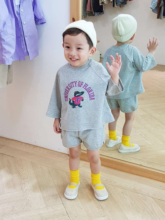 <b><p>Short training Top and bottom set Bus Children'</p></b><b><p>ショート トレーニング 上下セット 釜山子供服 キッズファッン 幼児などウォンルク</p></b><br /><br /><p align='center'>