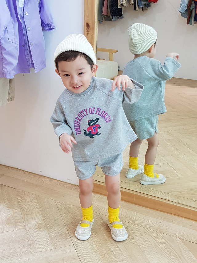<b><p>Short training Top and bottom set Bus Children'</p></b><b><p>ショート トレーニング 上下セット 釜山子供服 キッズファッン 幼児などウォンルク</p></b><br /><br /><p align='center'>