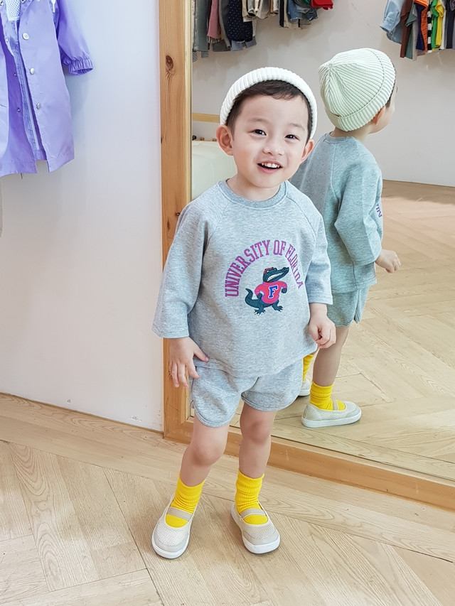 <b><p>Short training Top and bottom set Bus Children'</p></b><b><p>ショート トレーニング 上下セット 釜山子供服 キッズファッン 幼児などウォンルク</p></b><br /><br /><p align='center'>