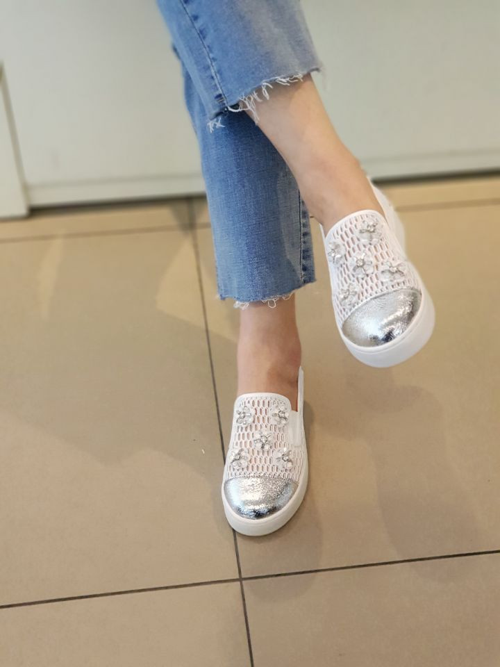 <b><p>Shu Comma Bonnie Herbi Slip- White DG4DX17070WHT</p></b><b><p>シューコンマみる ハービー君 スリップオン ホワイト DG4DX17070WHT</p></b><br /><br /><p align='center'>